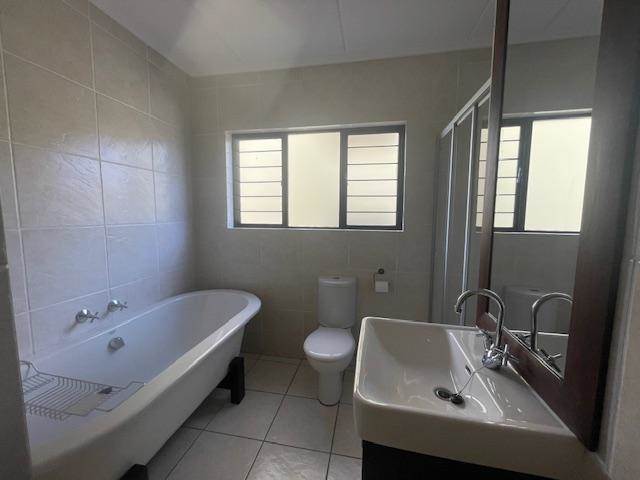 2 Bed Apartment in Sunninghill photo number 12