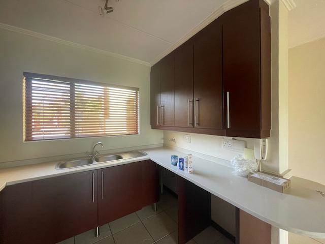 2 Bed Apartment in Sunninghill photo number 21