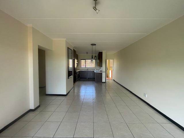 2 Bed Apartment in Sunninghill photo number 17