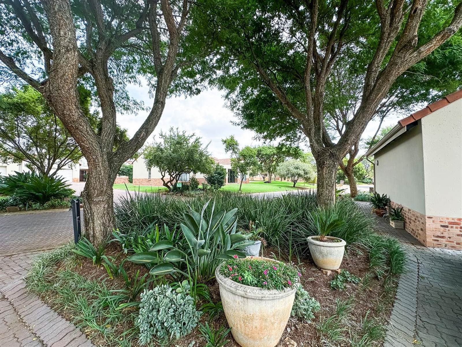 2 Bed Townhouse in Hazeldean (Silverlakes Surroundings) photo number 30