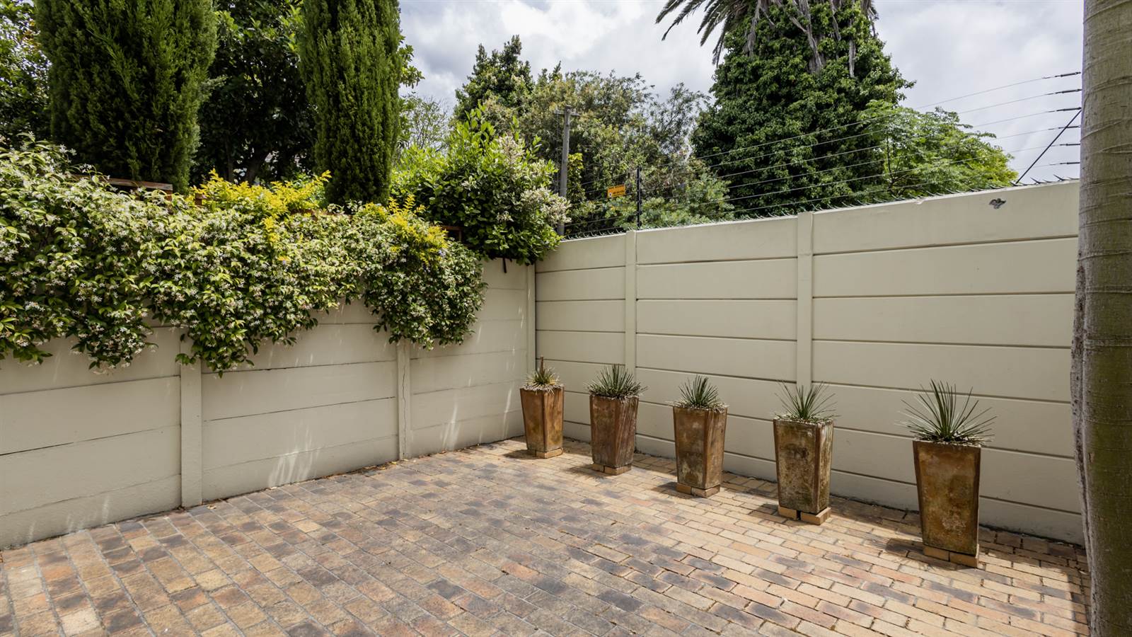 2 Bed Townhouse in Rondebosch photo number 8