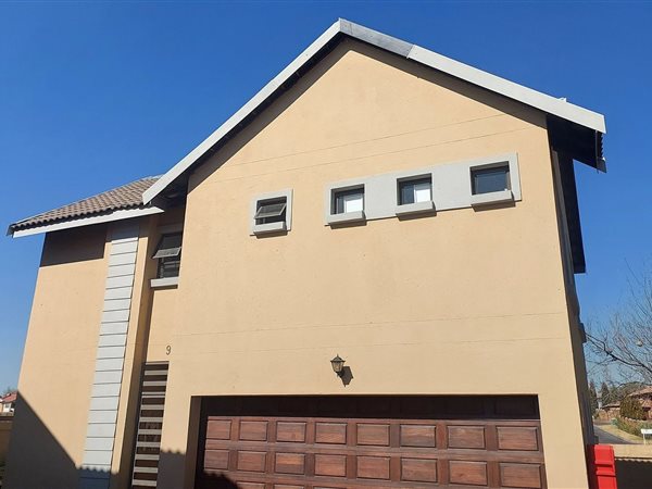 3 Bedroom Townhouse 3 Bedroom Townhouse