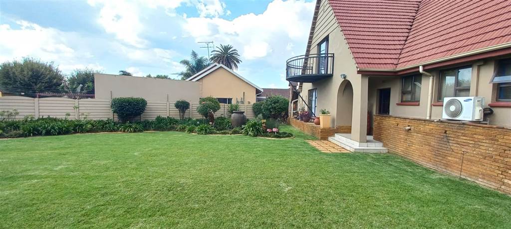 5 Bed House in Brenthurst photo number 3