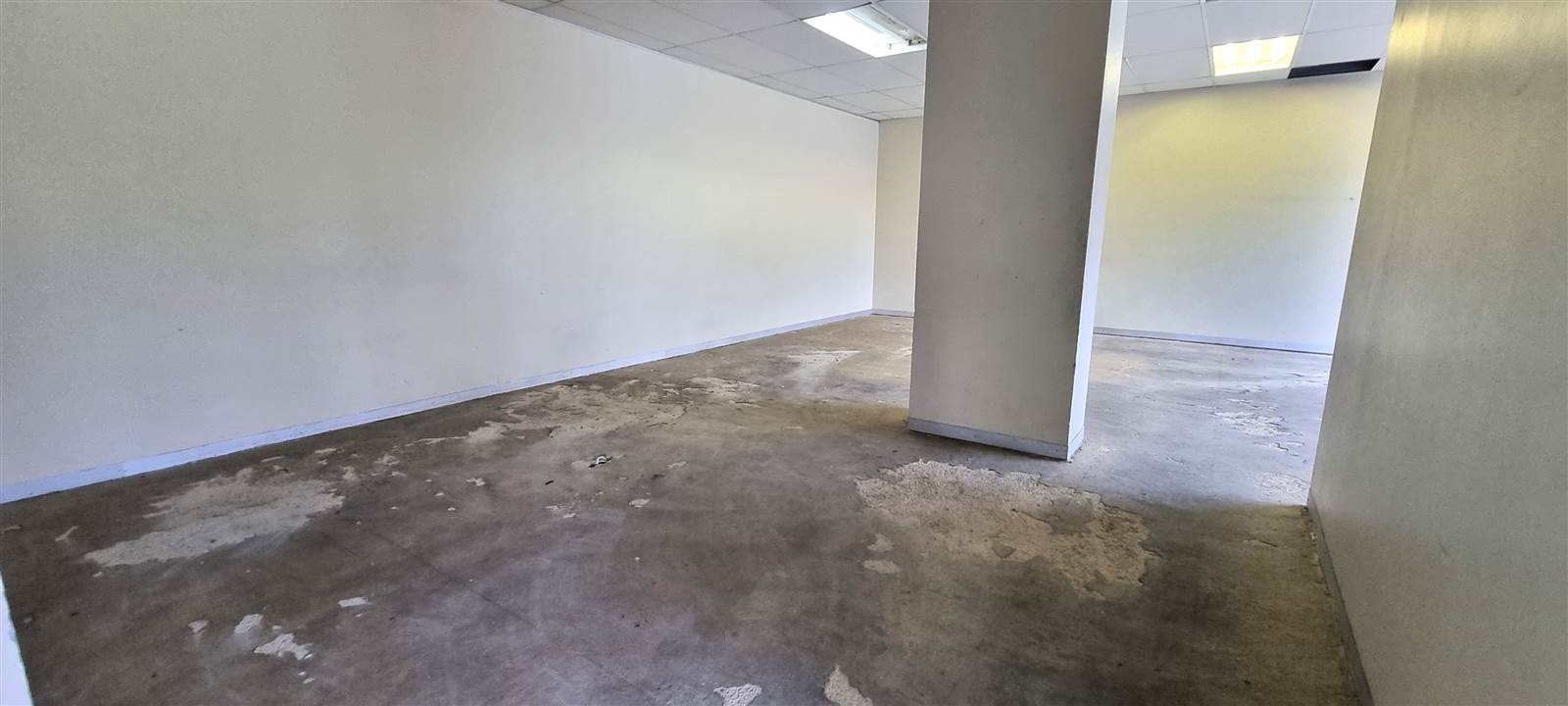 1596  m² Commercial space in Parkmore photo number 11