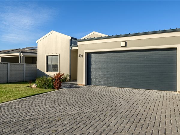 3 Bedroom Townhouse 3 Bedroom Townhouse