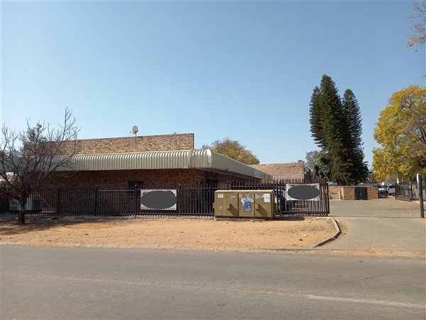 1560  m² Commercial space in Rustenburg Central