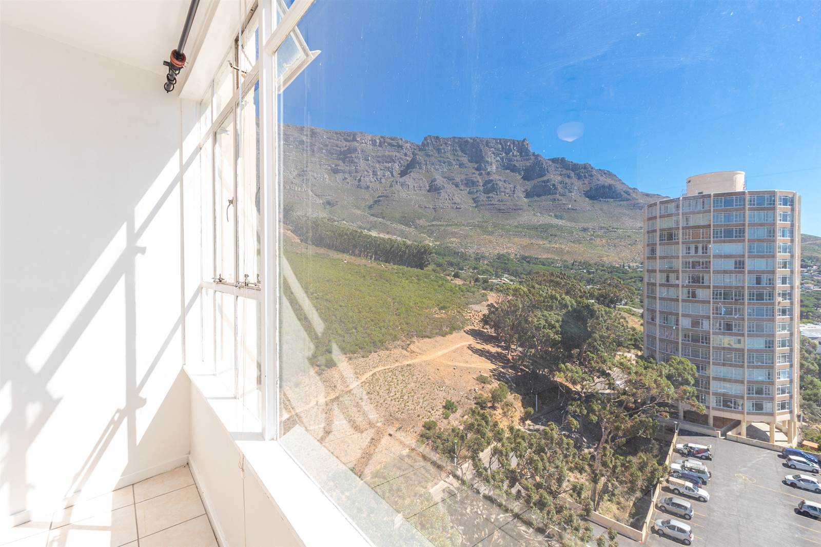 2 Bed Apartment in Vredehoek photo number 13