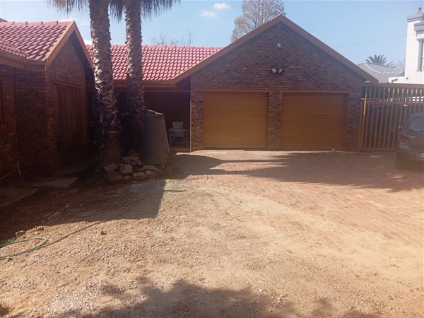 4 Bedroom House 4 Bedroom House