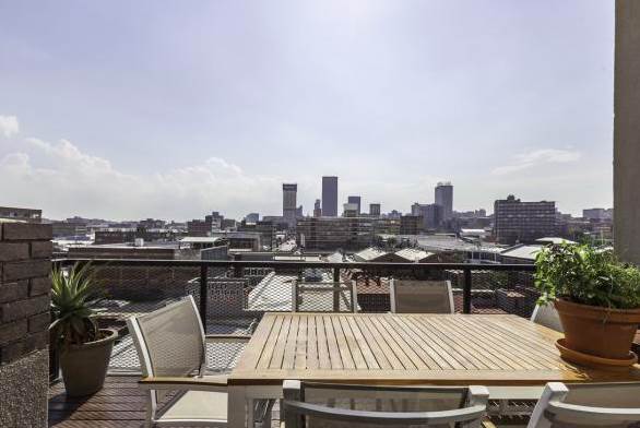 2 Bed Apartment in Jeppestown photo number 1