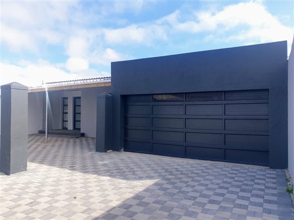2 Bed House in Grassy Park