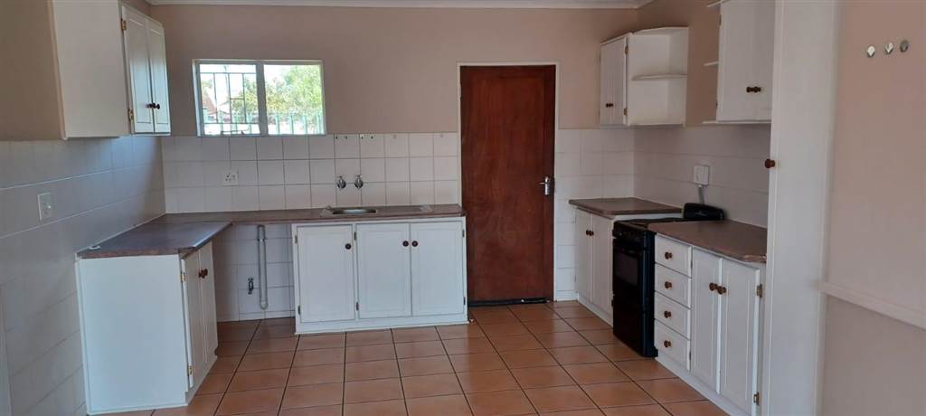 2 Bed Townhouse in Secunda photo number 18