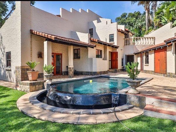 9 Bed House in Waterkloof Heights