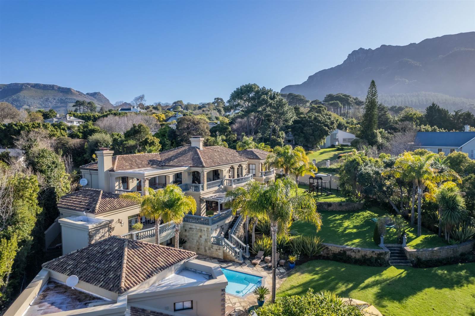 5 Bed House in Constantia Upper  photo number 2