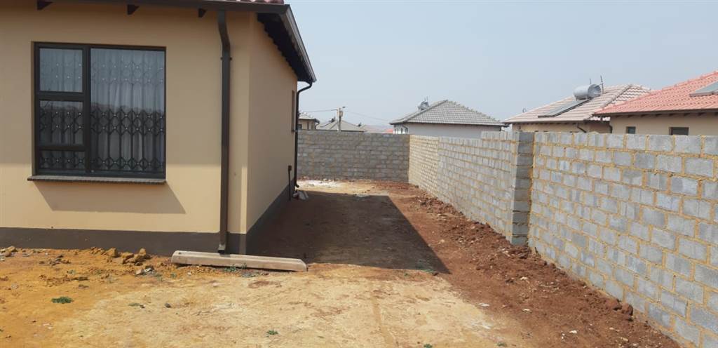3 Bed House in Soweto Central photo number 2