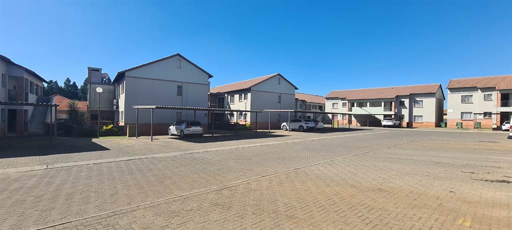 3 Bed Townhouse in Waterval East photo number 20