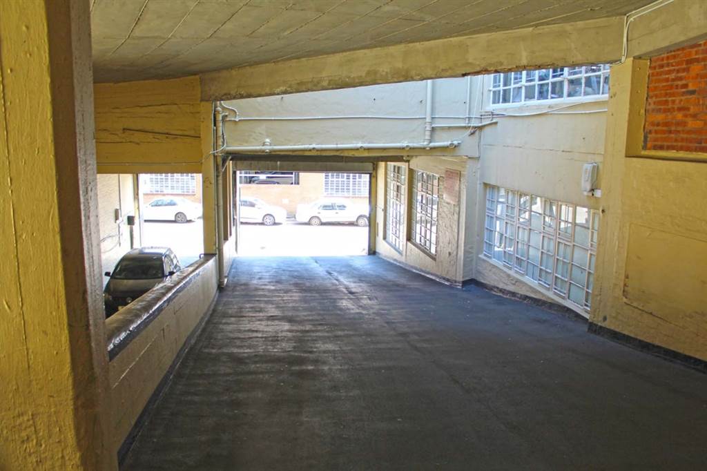 360  m² Industrial space in Greyville photo number 1