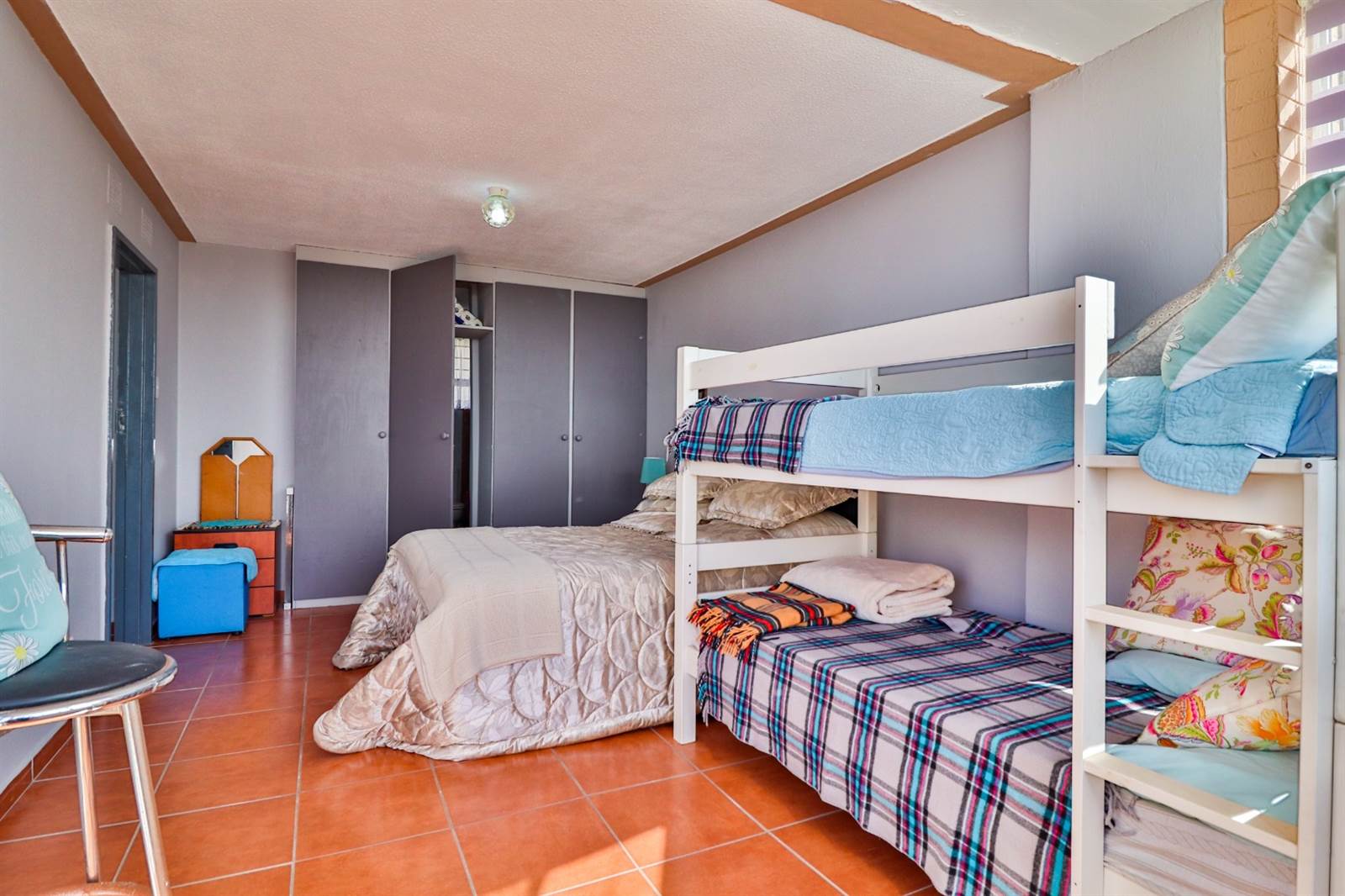 1 Bed Apartment in Amanzimtoti photo number 9