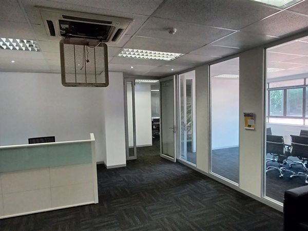 408  m² Commercial space