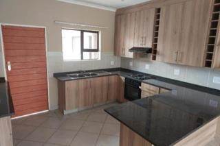 3 Bed Townhouse in Riversdale photo number 10