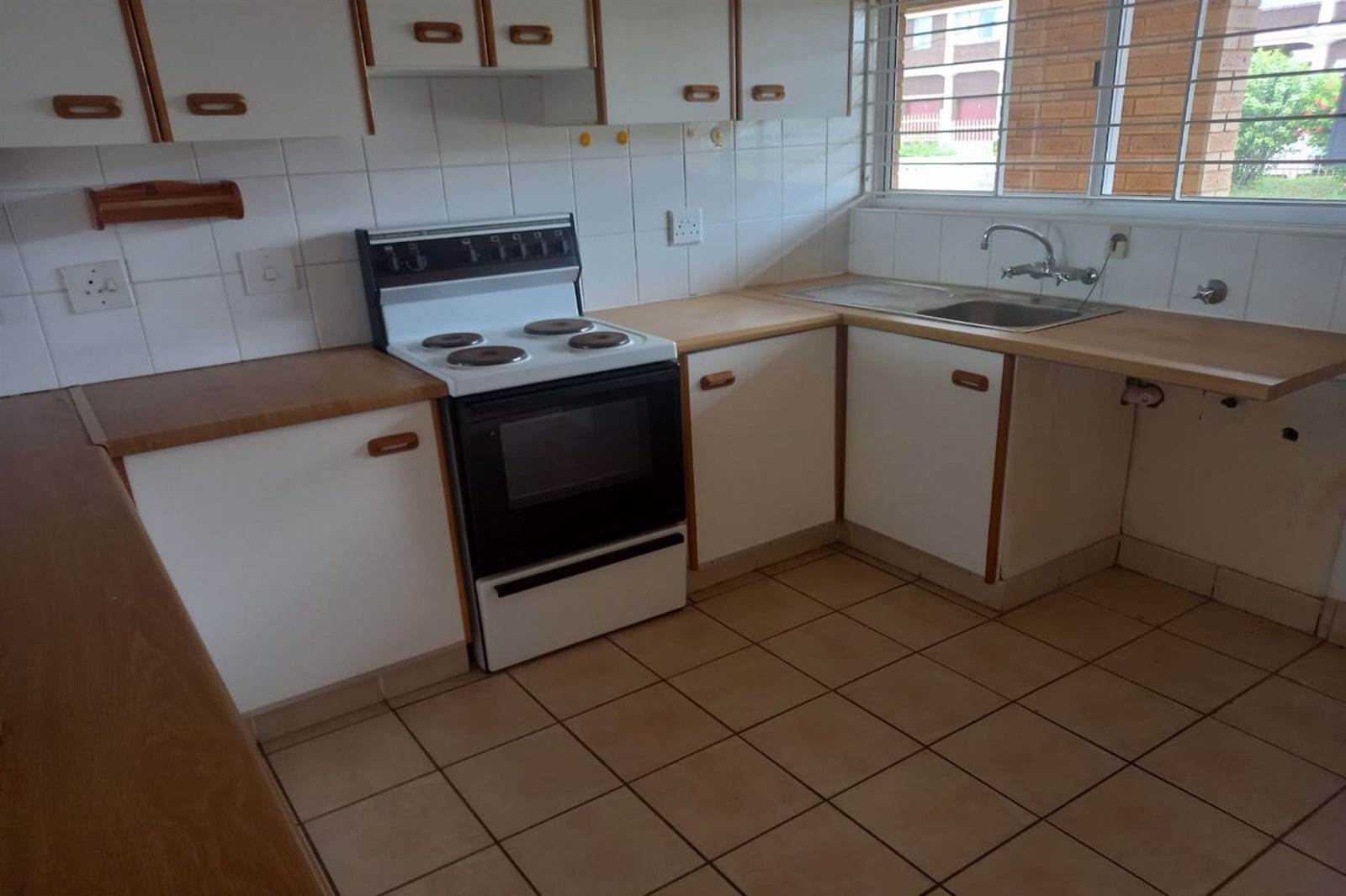 4 Bed Apartment in Winklespruit photo number 11