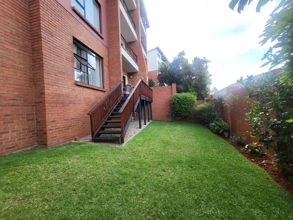 2 Bed Apartment in Greenstone Hill photo number 14