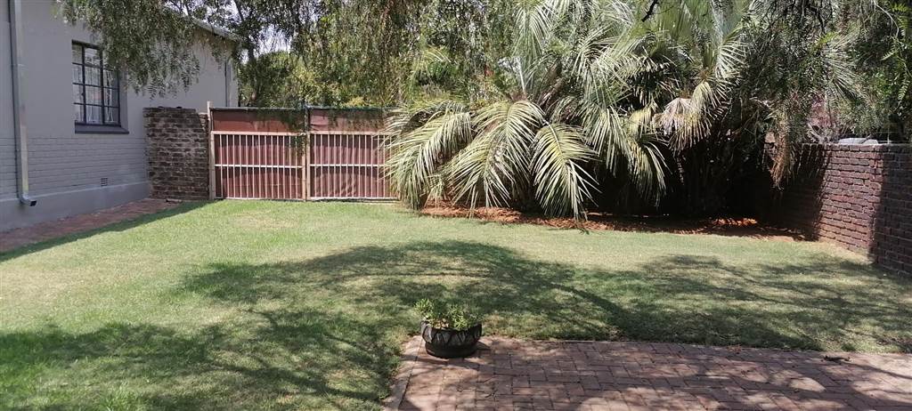 3 Bed House in Rensburg photo number 26