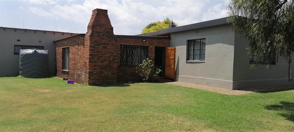 3 Bed House in Rensburg photo number 25
