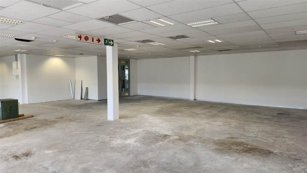 781  m² Commercial space in Die Hoewes photo number 6