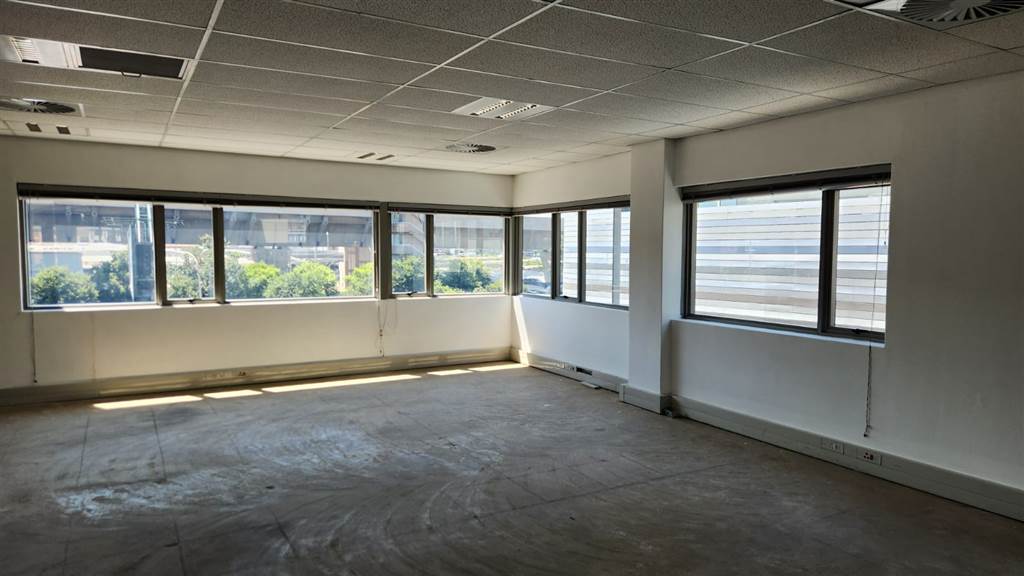 781  m² Commercial space in Die Hoewes photo number 16