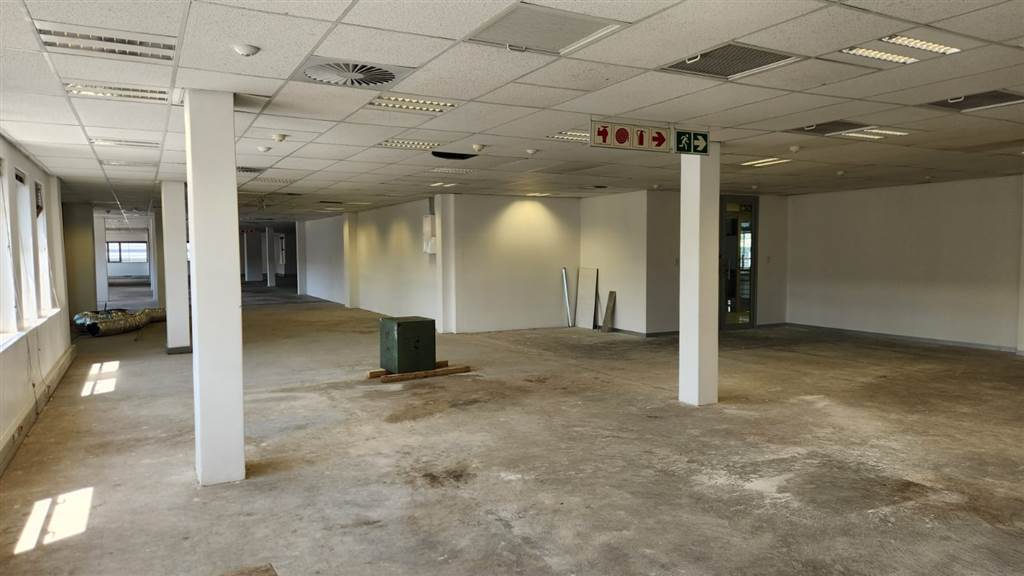 781  m² Commercial space in Die Hoewes photo number 7