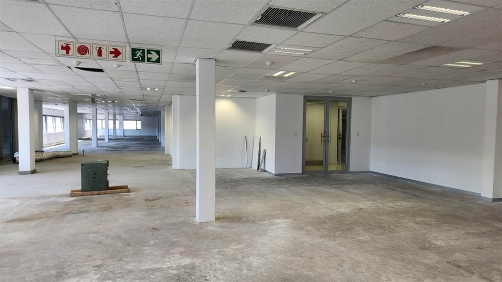781  m² Commercial space in Die Hoewes photo number 4
