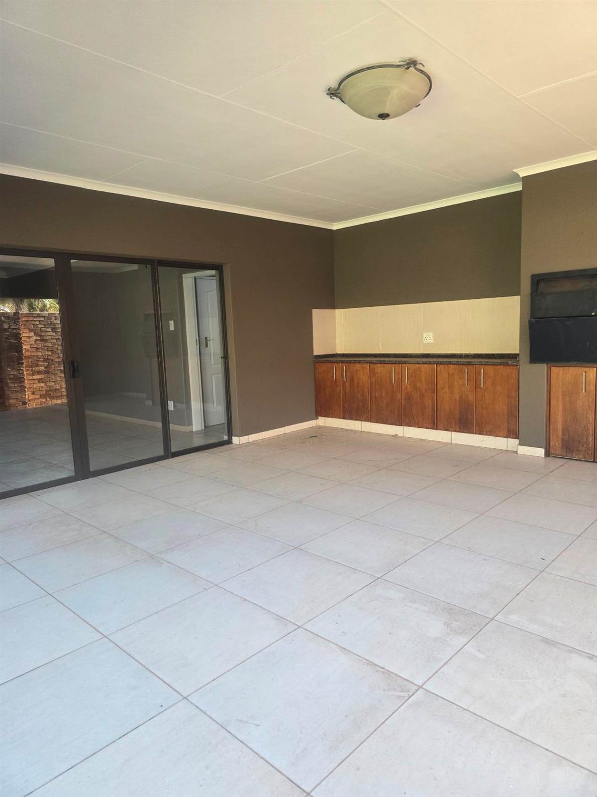3 Bed House in Wilkoppies photo number 3
