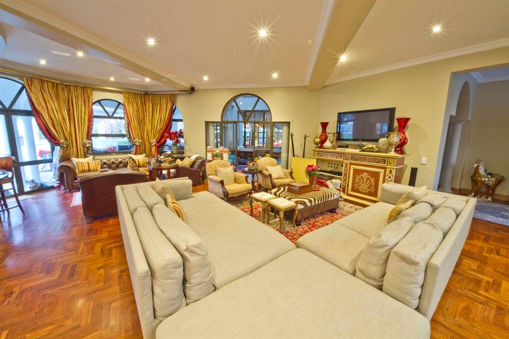 6 Bed House in Dainfern Golf Estate photo number 4