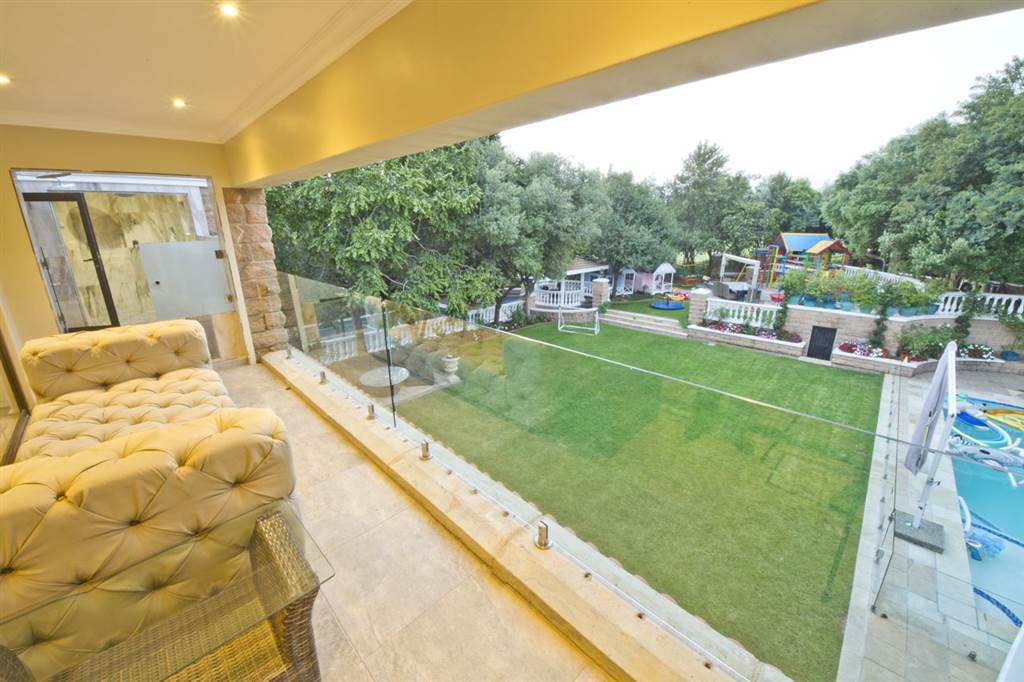 6 Bed House in Dainfern Golf Estate photo number 22