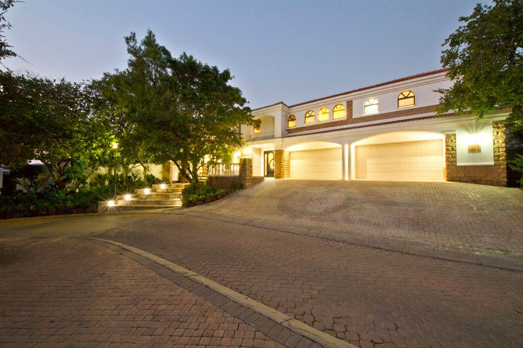 6 Bed House in Dainfern Golf Estate photo number 2