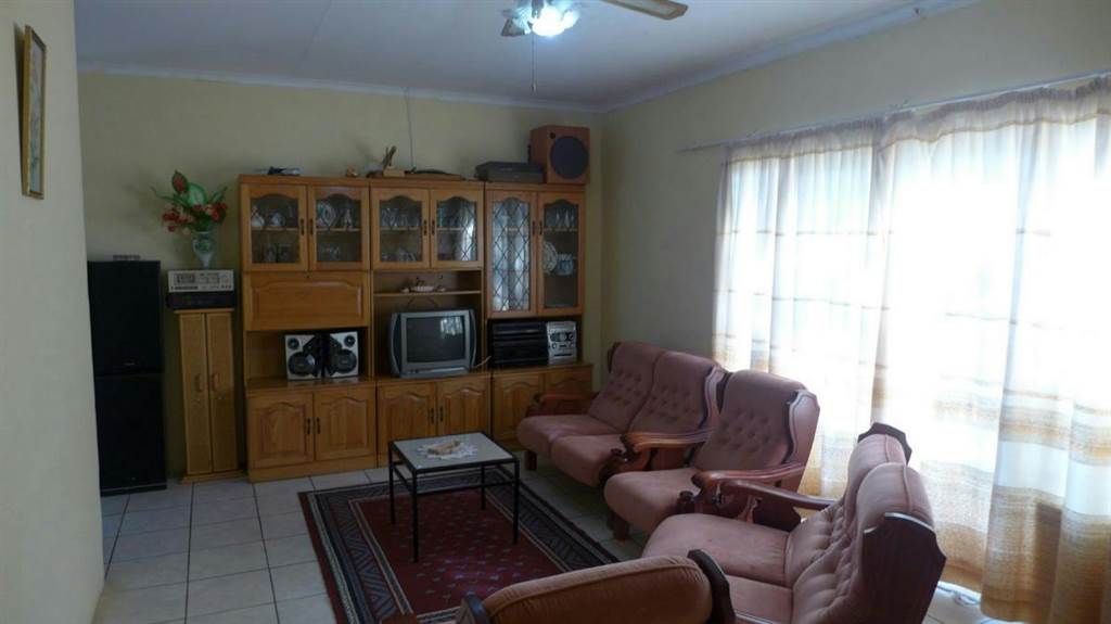 4 Bed House in Komatipoort photo number 5