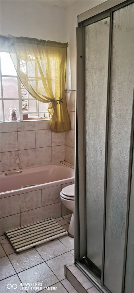 3.5 Bed House in Protea Park photo number 10