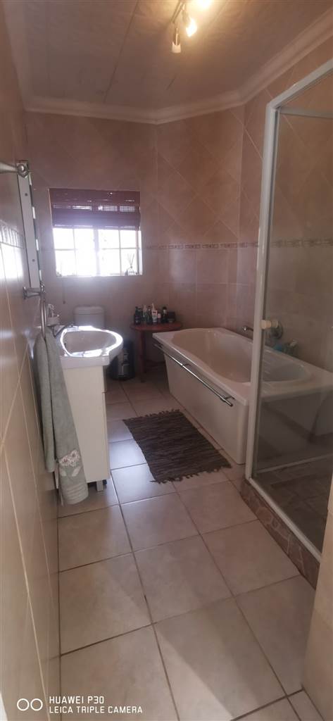 3.5 Bed House in Protea Park photo number 20
