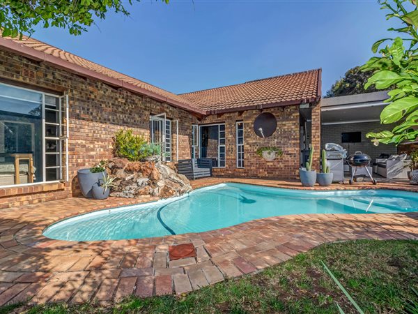 3 Bed Townhouse in Lonehill