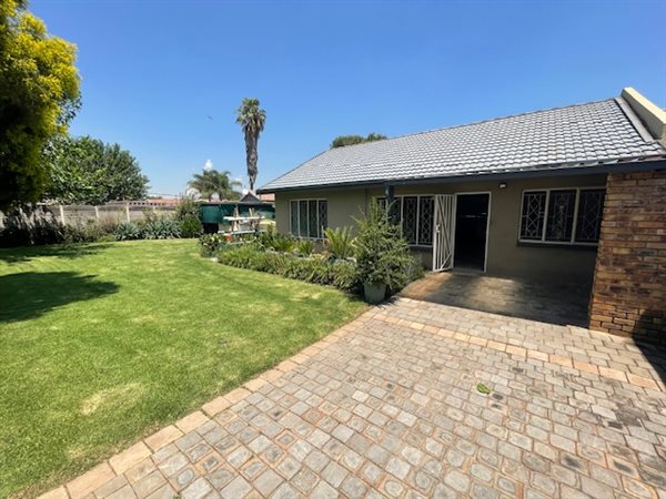 3 Bed Garden Cottage in Kempton Park Central