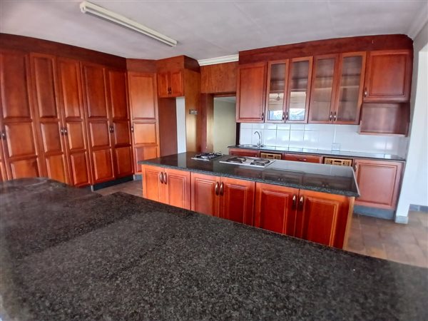 4 Bedroom House 4 Bedroom House