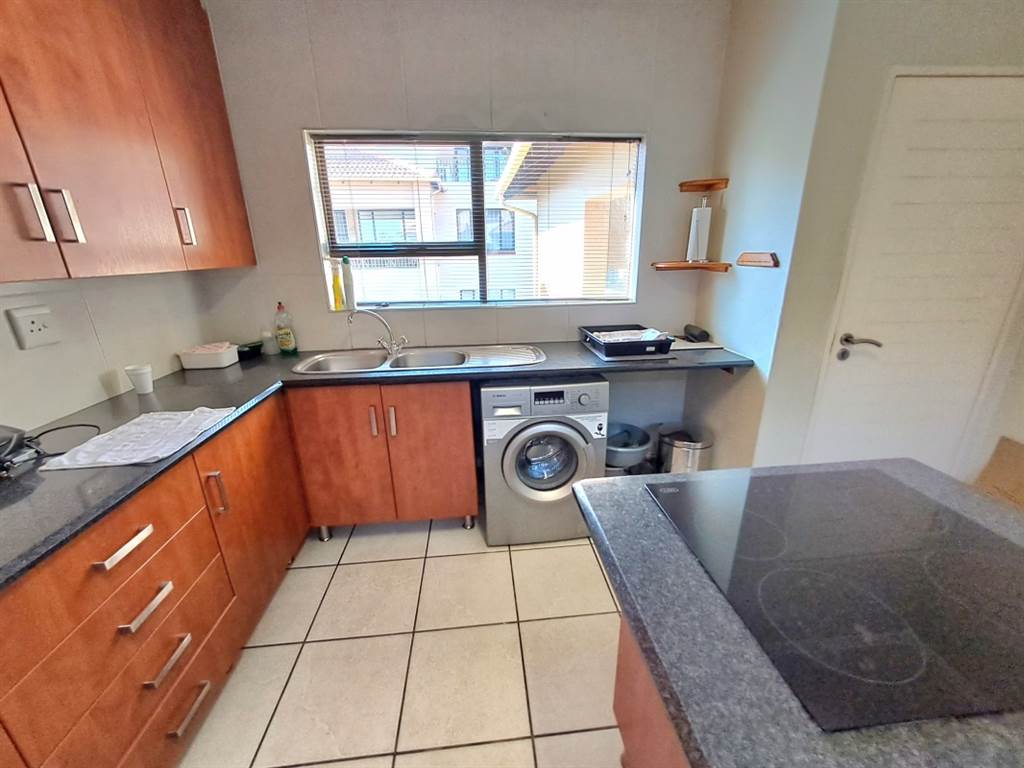 3 Bed Apartment in Sunninghill photo number 1