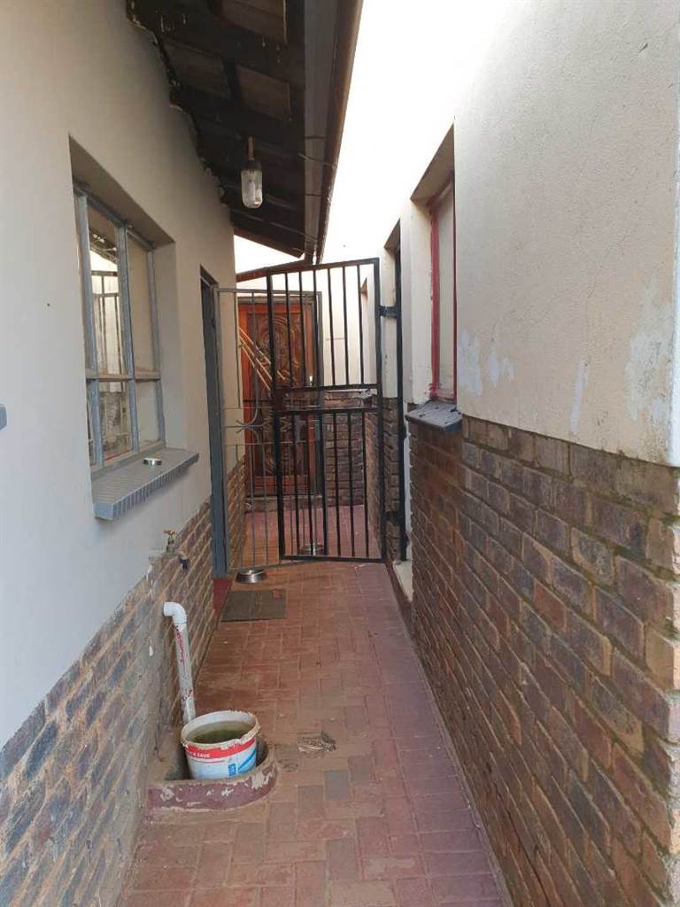 4 Bed House in Soshanguve photo number 26