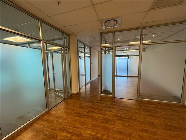 205  m² Commercial space