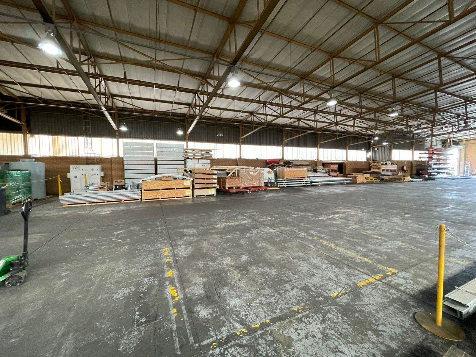 1800  m² Industrial space in Laser Park photo number 5