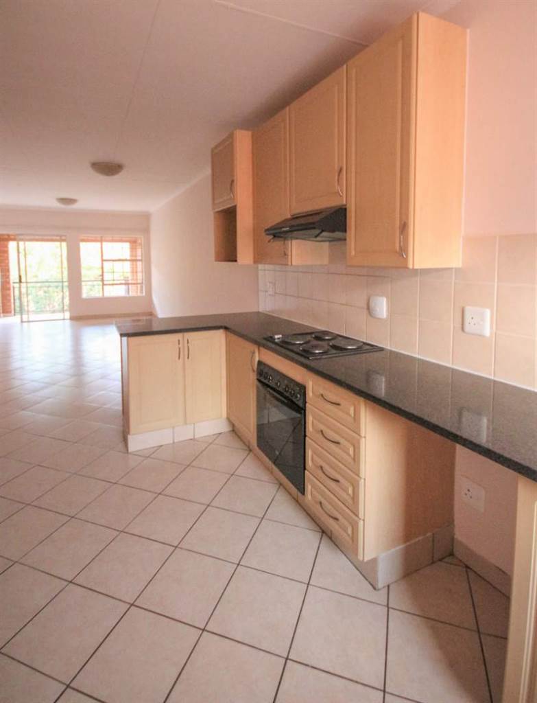 3 Bed Apartment in Hazeldean (Silverlakes Surroundings) photo number 6