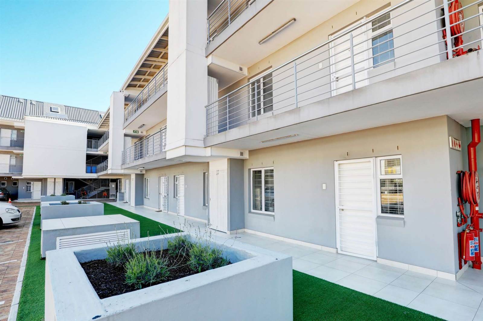 2 Bed Apartment in Durbanville Central photo number 13