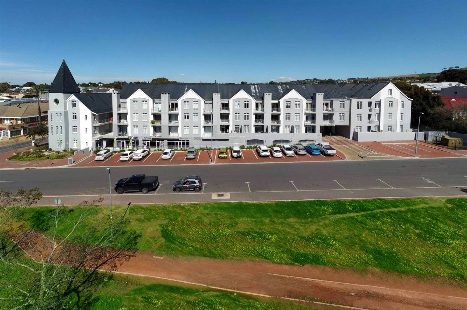 2 Bed Apartment in Durbanville Central photo number 17