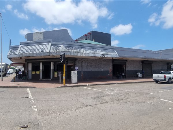 637 m² Retail Space 637 m² Retail Space