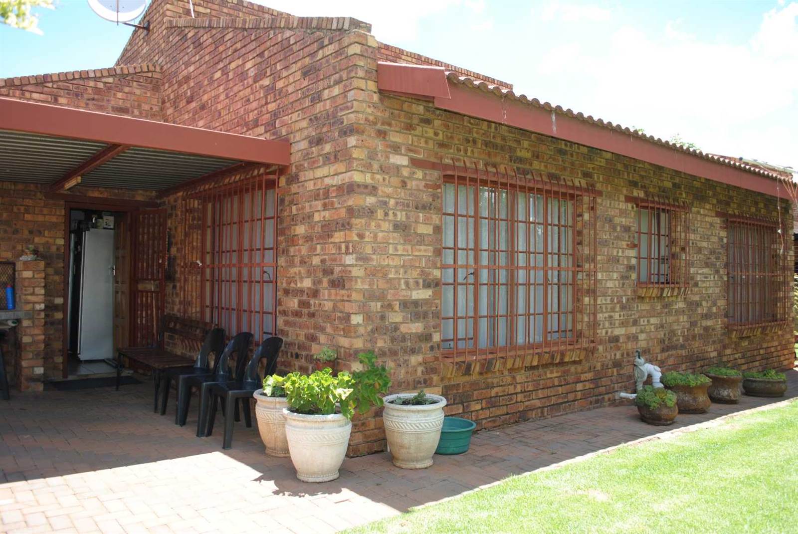 3 Bed House in Riversdale photo number 2